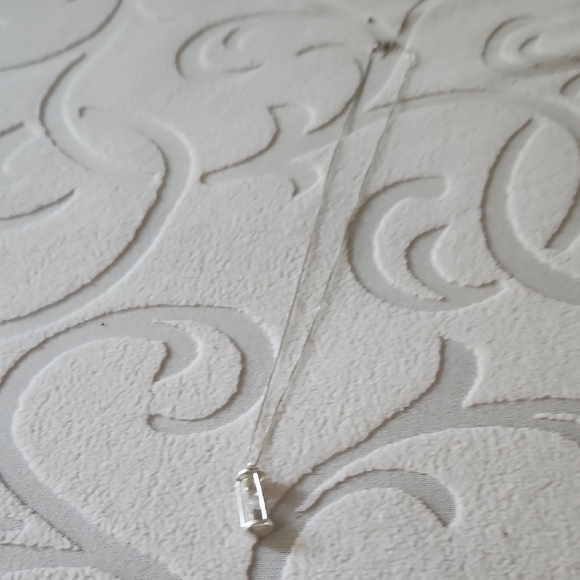 Elegant Silver Necklace with Clear Pendant - Picture 1 of 2